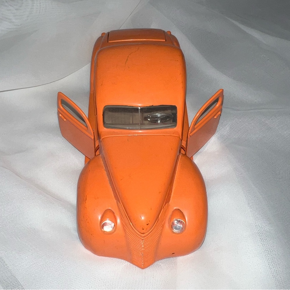 Vintage 1940s Hot Rod Orange Ford Diecast Chevy 1:24 Scale Model Car